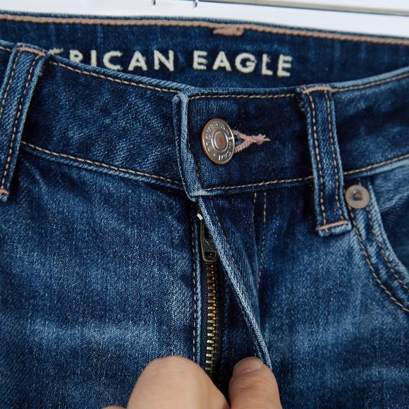 American Eagle Strigid Ripped Mom Jean Women's 6 Tall - Picture 5 of 11